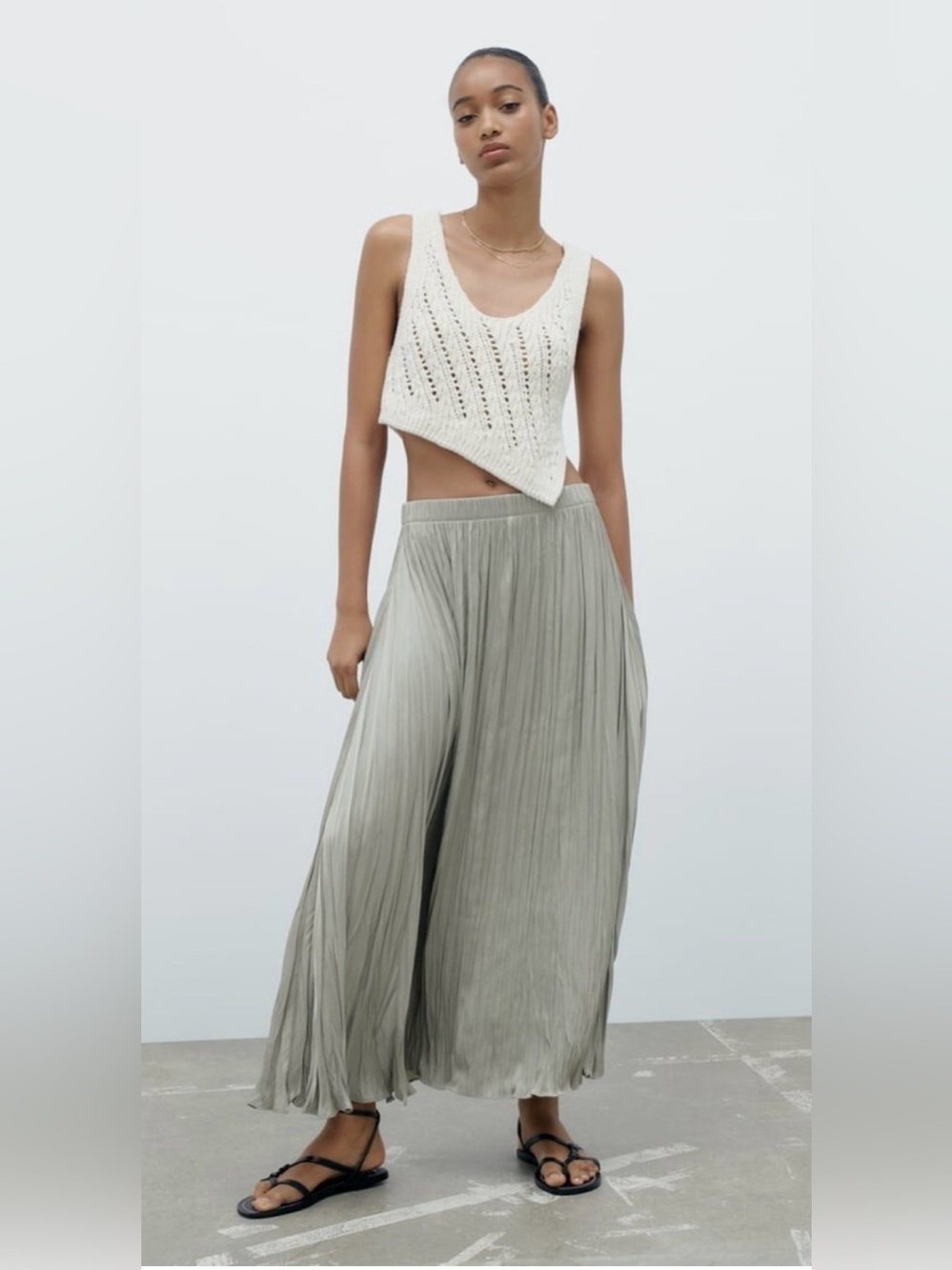 Zara Pleated skirt Satin Light Gray